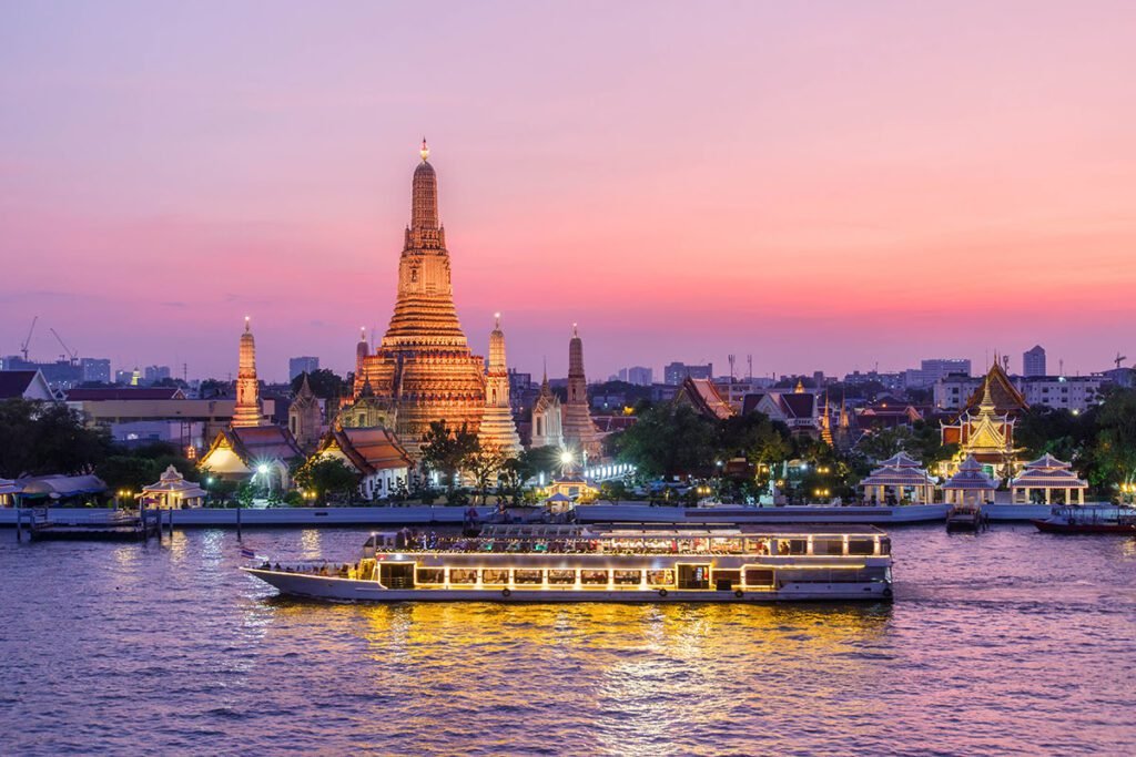 Cruises-in-Bangkok-Dinner-cruise-at-sunset