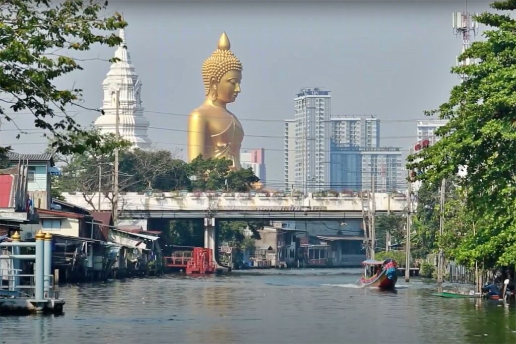 Wat Paknam buda